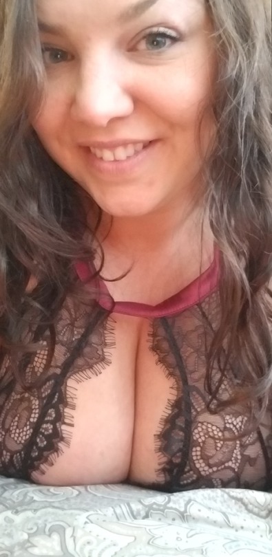 pnwdaddysgurl:  I love lingerie! Anybody wanna buy me a new outfit!