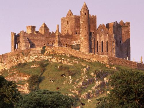 pagewoman:  The Rock of Cashel (Carraig Phádraig), Cashel, County Tipperary, Ireland  