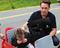 bestlols:  Robert Downey jr fails to give