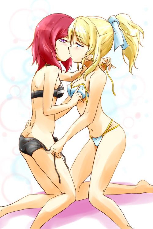 yurigirlzz:Kissing while undressing [Love Live!]