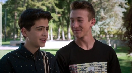OH MY GOD T.J YOU JUST CANT GET ENOUGH OF CYRUS CANT YOU