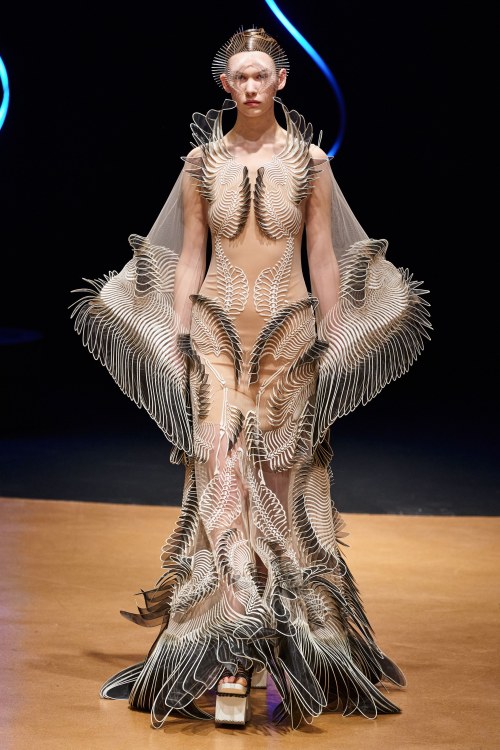 lilylionandbone: Iris van Herpen Spring 2020 Couture runway