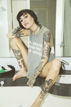 itsyourspace:  noreasontoapologize:  Hannah Snowdon   Follow for cute nsfw