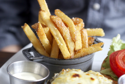 fattributes:  black truffle pommes frites