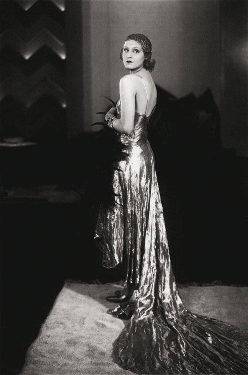 Brigitte Helm in L'Argent, directed by Marcel L'Herbier, 1928.