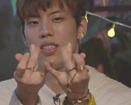 damn-it-sungyeol:Dongwoo’s perfect hands