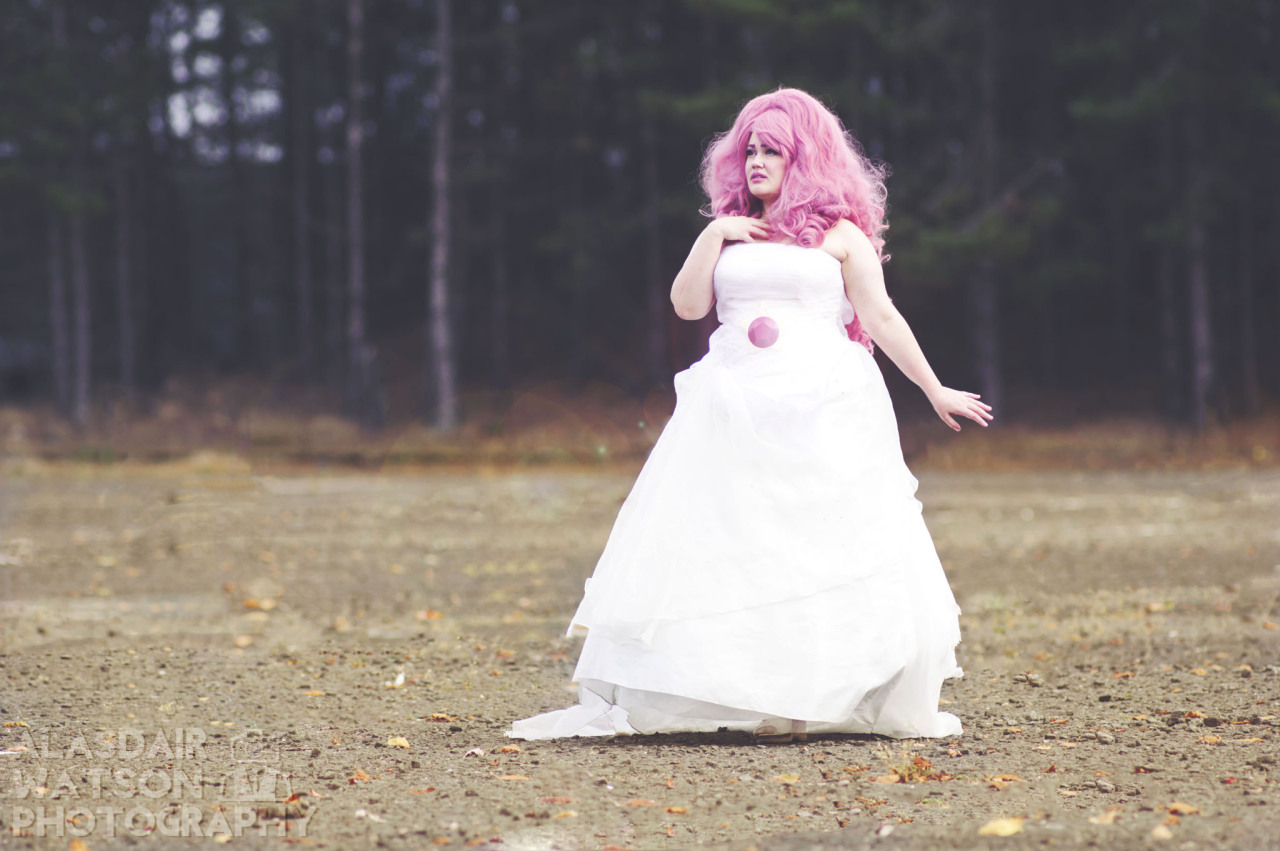 shota-moon:  Isn’t it remarkable, Steven?Ah! My Rose Quartz cosplay phots came