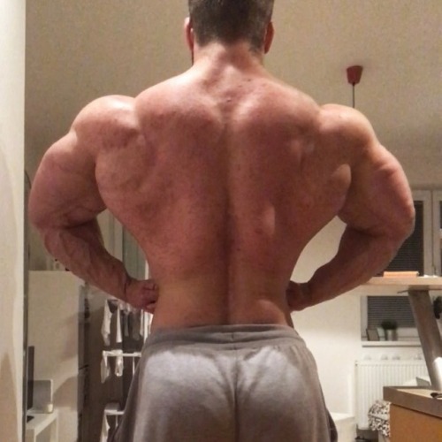 sexymusclebeast7: LOVE the legs on this guy!! Vojta Trnka