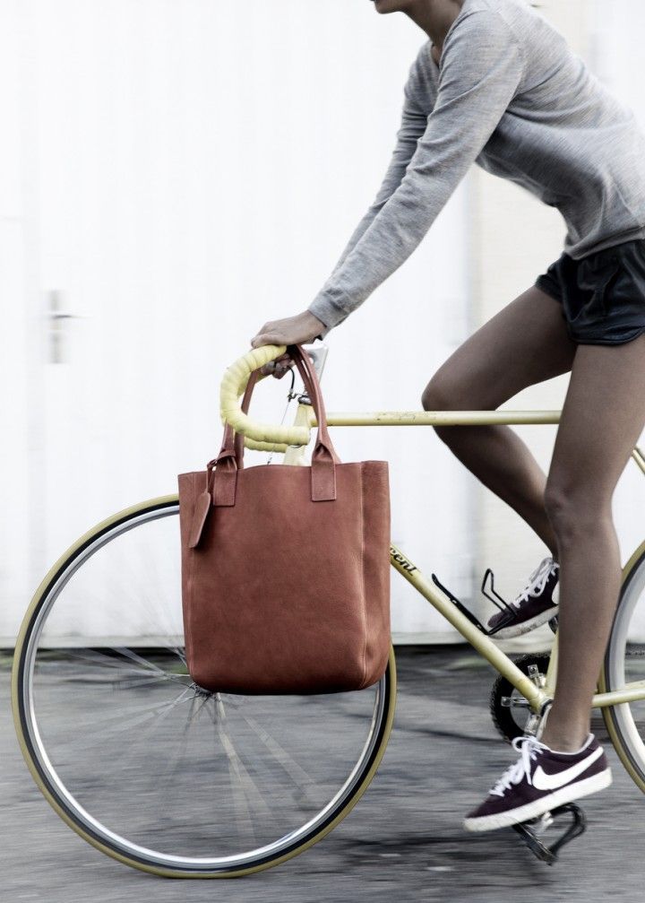 girls-on-bicycles:  Girls On Bicycle 