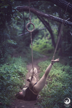 maiitsohyazhi:  Caught on Forest Trail by Ma’iitsoh Yazhi (Model: Seraphine; Rope: Lilith-Z)