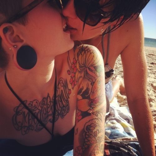 lezbianliz:  … #TeamLezbianLiz … LOVE GIRLS TOO?? Click here: http://ift.tt/14xkmmI
