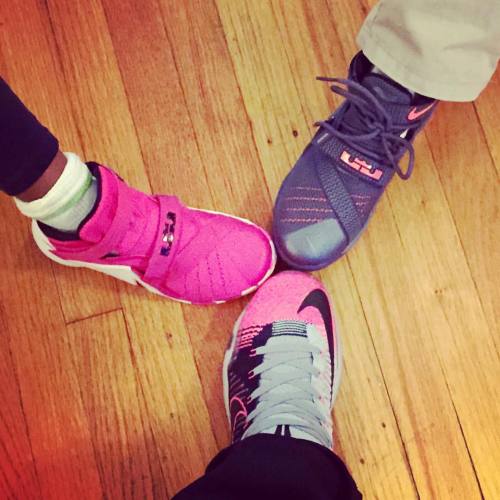 The #tribeofpride is reppin for #breastcancerawareness month. Beja, Amin and MeAmin #rockyourpink #pinkisforboystoo #fukcancer #nike #kobe10elite #zoomsoilder #newshoes #family #thejrz