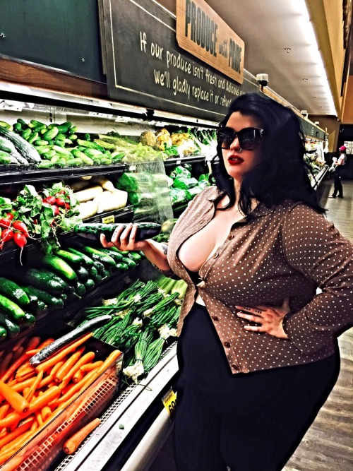 Porn Pics katanafatale:  Grocery Shopping with Katana