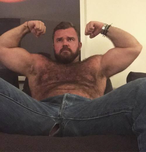 hairy-fairies12:fhabhotdamncobs: W♂♂F     (WARNING!   No “Pretty Boys” here.) He’s such a handsome