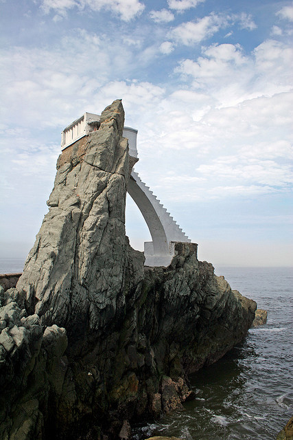 Cliff divers platform on the coast of Mazatlan, Mexico (by dbvirago).