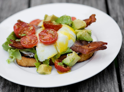 BLT Benedict  INGREDIENTS  1 cup halved grape tomatoes 1 avocado, diced 1 tablespoon chopped fresh b