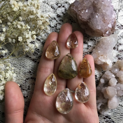 skeletonbonesandflowers: Obsessed with my new rutilated Quartz cabs ✨ Instagram: xtwii