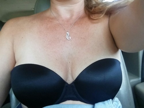 swayisme:  Happy Hump Day tumblr Friends n Fiends!!  A quick change on the highway….
