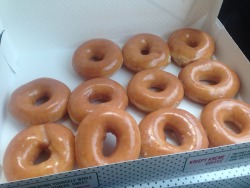 jodeine:  man my bf came thru with two dozen donuts :-)