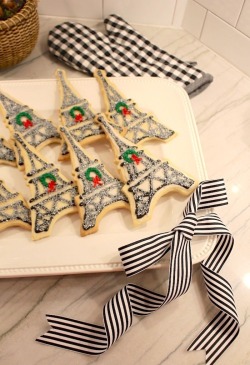 audreylovesparis:  Eiffel Tower cookies