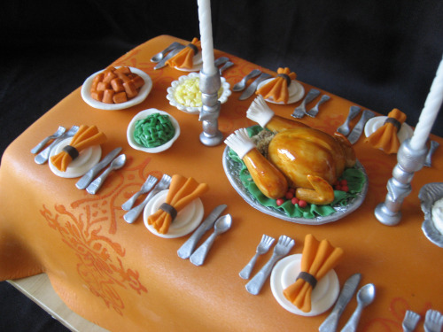 Here’s a mini thanksgiving dinner THAT’S ALSO A CAKE. THIS IS A CAKE.This is late I guess but whatev