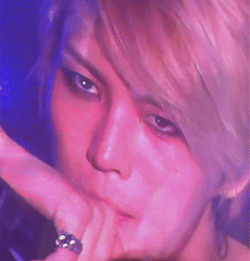 joongholic:  Jaejoong muttering 'Don't cry'