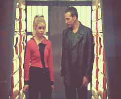 doortotomorrow:  See? Nine did this all the time when he was with Rose. He would look her in the eye first, but then his eyes would start to wander towards the rest of her. It’s pretty clear to me that Nine was physically attracted to her as well and