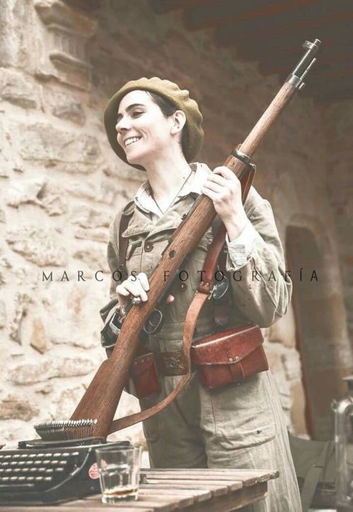 redarmyscreaming:Milicianas during the Spanish Civil War