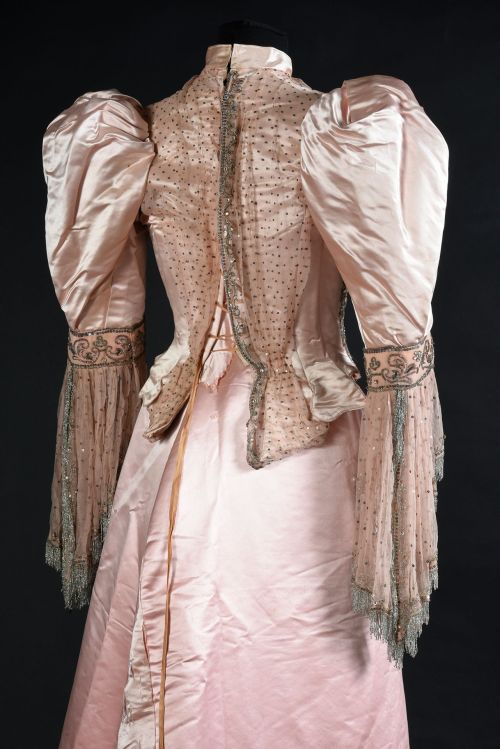 Worth evening bodice, 1890′sFrom Coutau-Bégarie & Associés