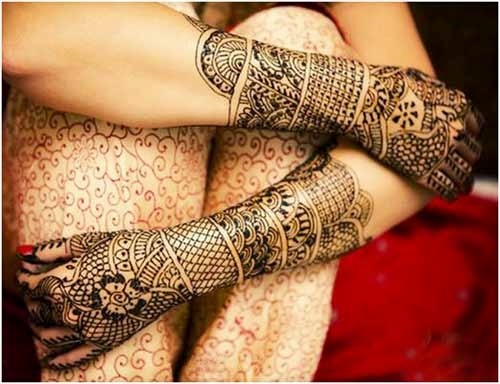 thatbohemiangirl: Mehndi It took me a minute to realize she’s wearing pants. ;-)