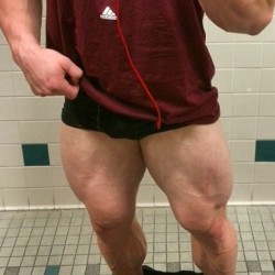 legworship:  Hunter Labrada