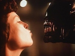 humanoidhistory:  Sigourney Weaver plays kissy-face with the monster on the set of Alien   Oh god &lt;3 two of my favourite people