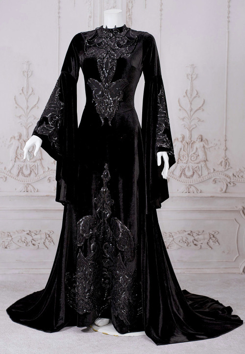 Wulgaria ‘Black Velvet’ Wedding Gown [x]