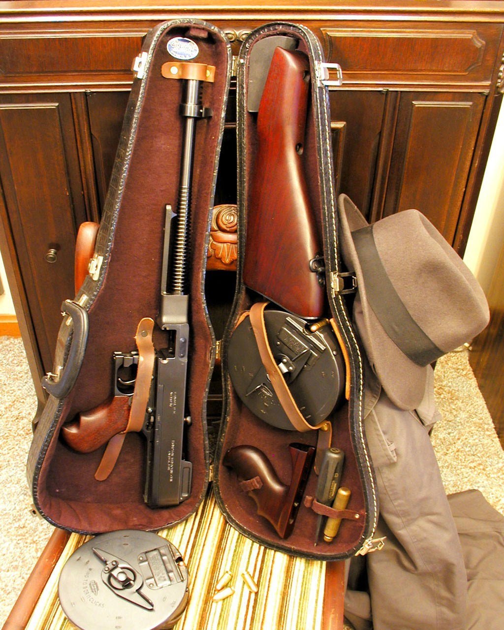 error888:  1920’s Tommy Gun hidden in a violin case - Imgur 