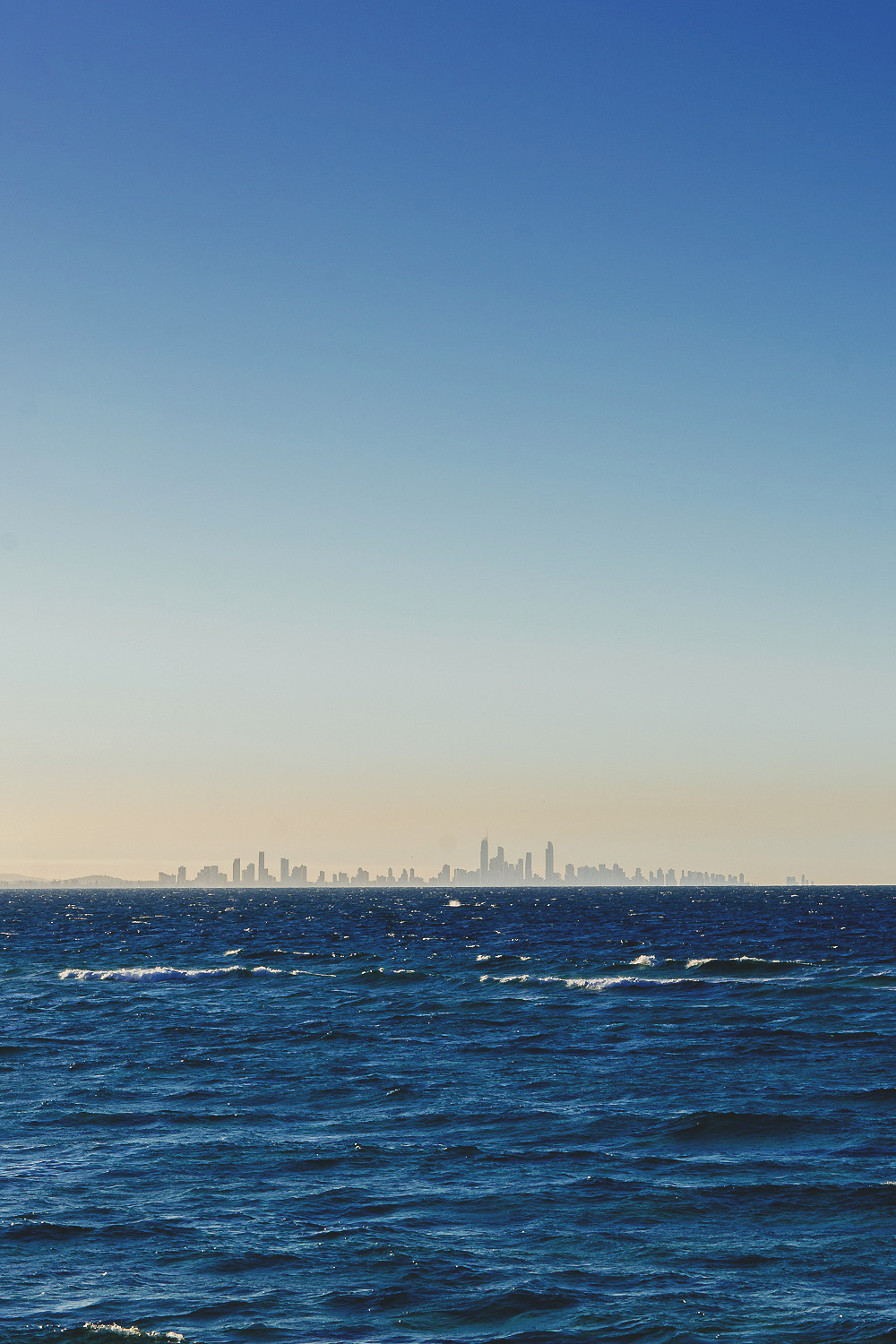 worldfam0us:  Surfers Paradise | WF