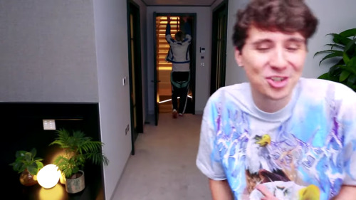 HOW TALL IS THEIR HOUSE????