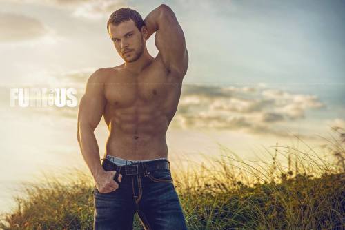 cdnlifter27:  Jonny ReidPhotos: FuriousFotog