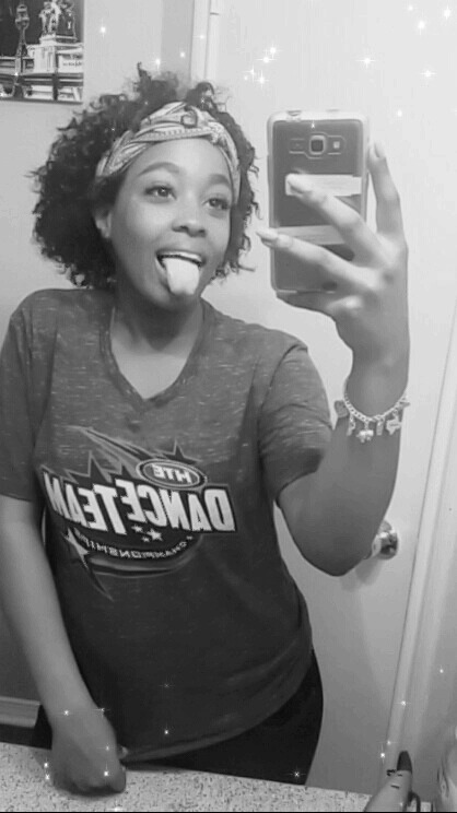 fadedriches:Here’s me with my curly hair
