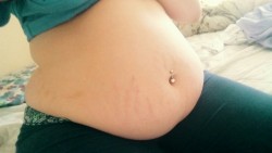 bigcutielily:  Beautiful growing belly 👄💕