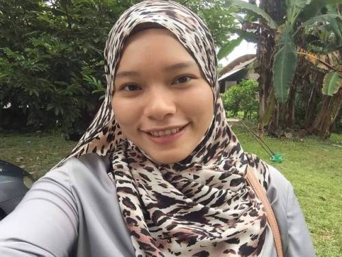 iqah36:Comel Tak Awek Manjung Ni Umur 18 Ada id wchat dia x..