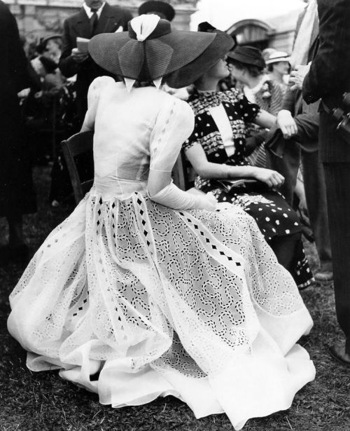 At the races in Autieul, photo by Regina Relang, 1938-39