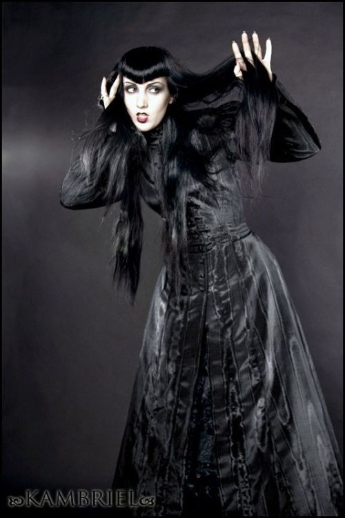 gothtriggers:  If you have to put your fab wigs on like the star of a silent horror film, especially while playing Burn…
