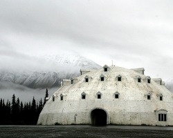 blackv:  An abandoned igloo resort hotel in Alaska. photo: Sara Heinrichs 