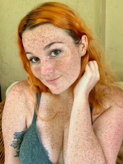 freckledbabyy:Some people requested I make a tumblr and have another space for people to see and connect with me! I hope you enjoy it❤️