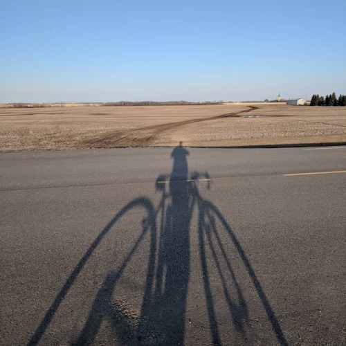 colincycle:Evening spin. #cyclepassion #cyclinglife #cyclingapparel #cyclingcanada #cyclingpics #cyc