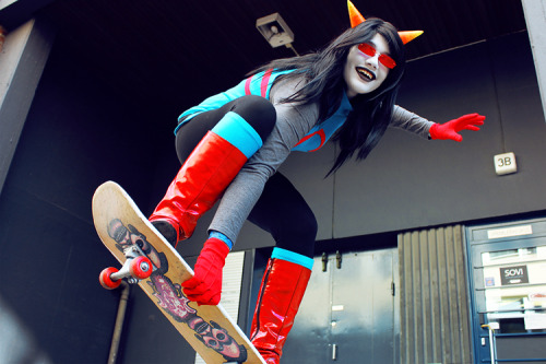 manicfool:*Laughs maniacally* They say Homestuck cosplays are EASY.SPIDERMOM [X] DAVESPRITE [X] ERID