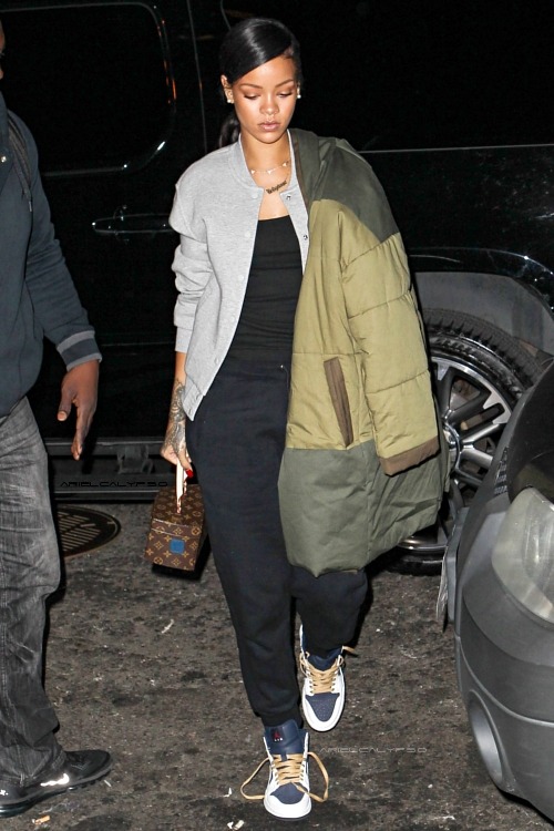 arielcalypso: Rihanna at a recording studio in New York. (4th November)