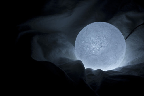 wickedclothes:Glowing Moon This moon glows accurate to the data it receives from the Japanese lunar 