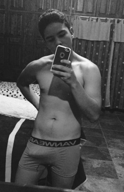 teenamateurslp:  Rico chacalito, es súper caliente, apenas anda en los 16. Es activo y tiene tremendo vergon. 