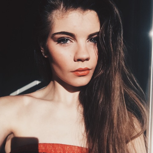 the-lesbian-label:  wild-nirvana:  It’s summer time.   stop being perfect